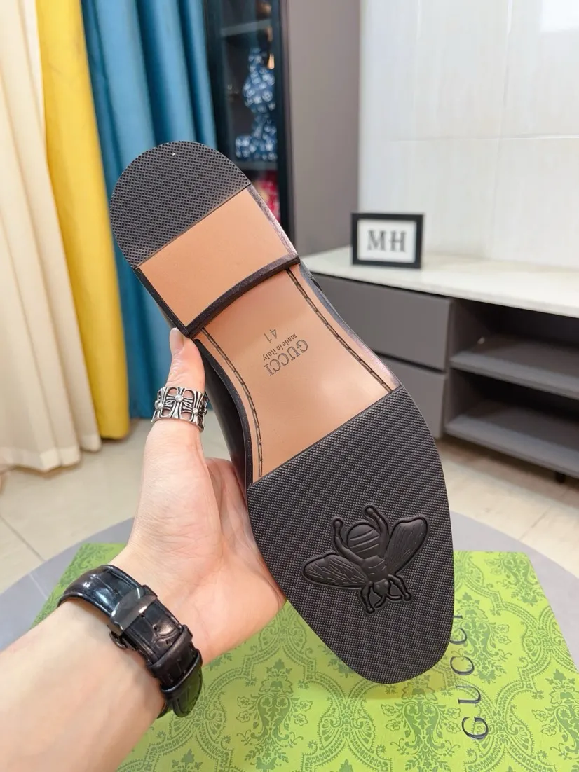 Men's Men's Shoes 💰520🌹🌹Niuli [GUCCI Gucci] A new style of formal men's leather shoes is coming~ The original quality upper is made of patent leather imported from Italy, the leather is soft and delicate, comfortable and soft first-layer cowhide lining, rubber wear-resistant outsole, the shoe shape is dignified and domineering, and the luxury charm cannot be concealed! The natural and free nouveau riche leads the trend. Code number: 38-44